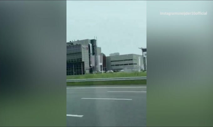 Sneijder contro l'Ajax e canta l'inno dell'Utrecht