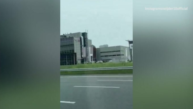 Sneijder contro l'Ajax e canta l'inno dell'Utrecht