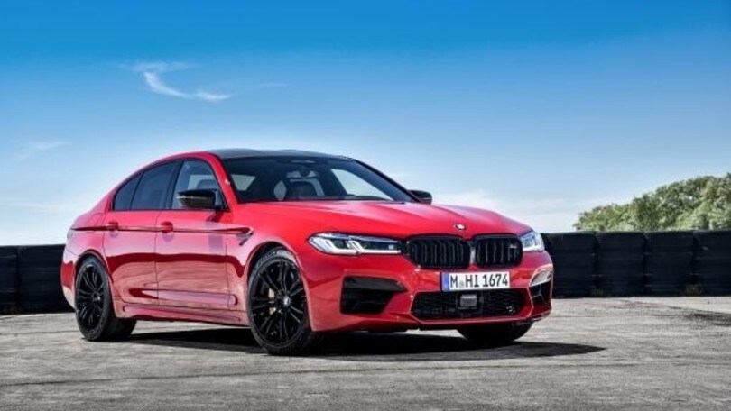 BMW M5 restyling, la berlina sfoggia 600 cavalli