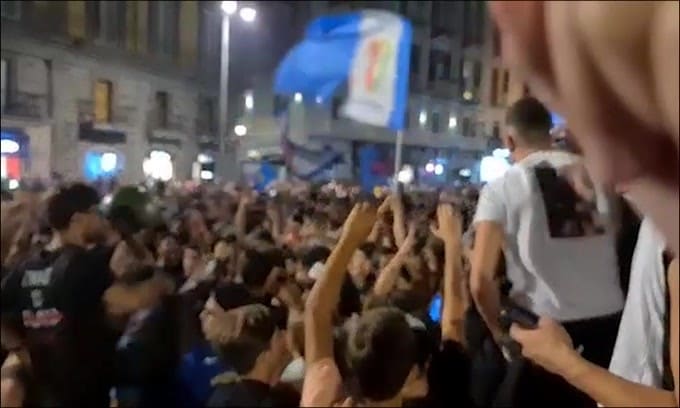 Il Napoli vince la Coppa Italia, la città impazzisce!