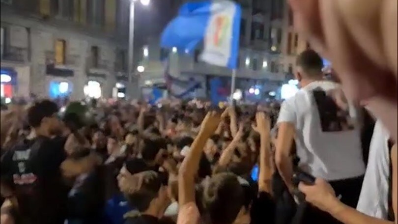 Il Napoli vince la Coppa Italia, la città impazzisce!