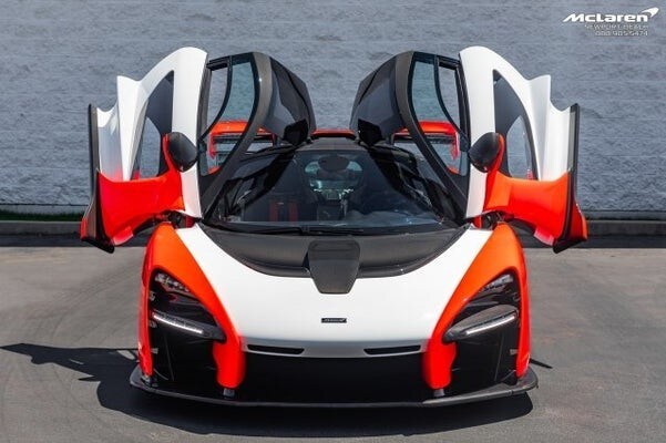 McLaren Senna con livrea Marlboro: gli scatti