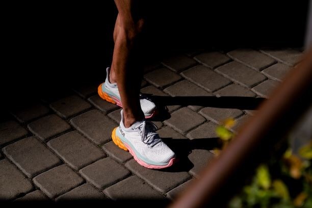 HOKA ONE ONE lancia Clifton Edge, il top dell'innovazione tecnologica
