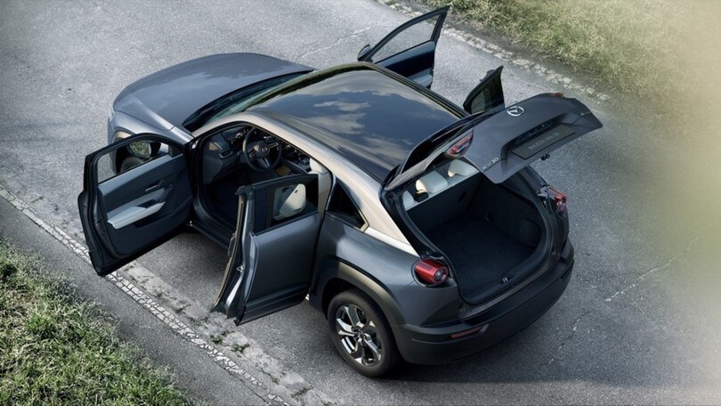 Nuova Mazda MX-30: una full-immersion digitale