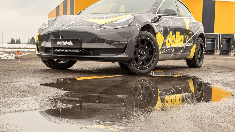Tesla Model 3 delta4x4: le immagini