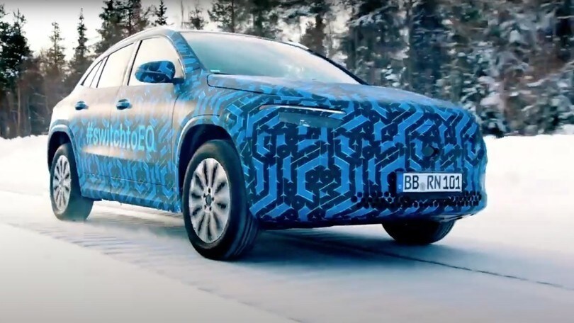 Mercedes EQA, prova sulla neve per il SUV elettrico