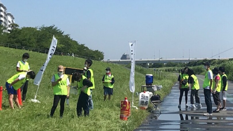 Si è svolta una corsa su strada a Tokyo, misurata la temperatura a tutti