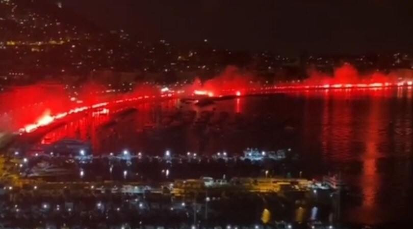 Ciro Esposito, a sei anni dalla morte si illumina di rosso il lungomare di Napoli
