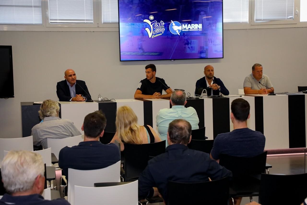 Cavuto presentato alla stampa dalla Top Volley
