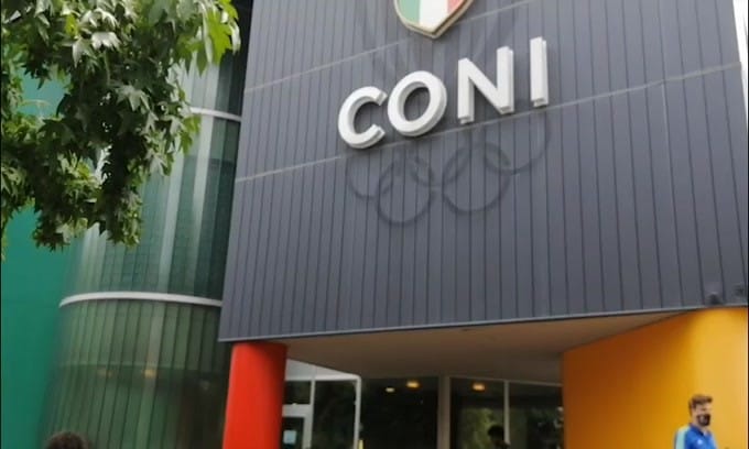 Inter, i tifosi attendono l'arrivo di Hakimi