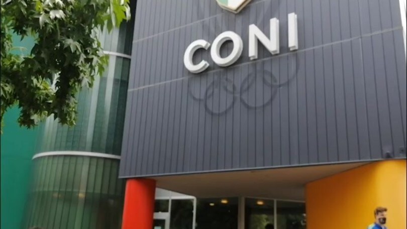 Inter, i tifosi attendono l'arrivo di Hakimi