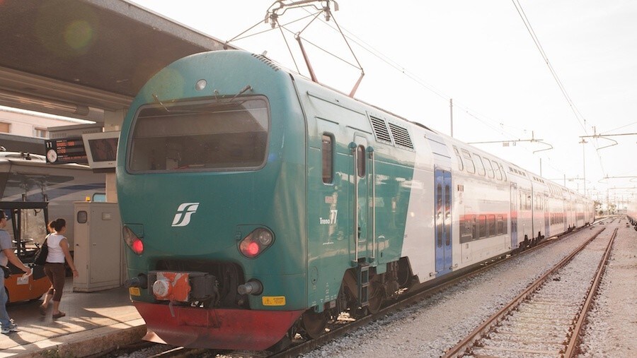 Distanziamento sui treni, regioni italiane nel caos
