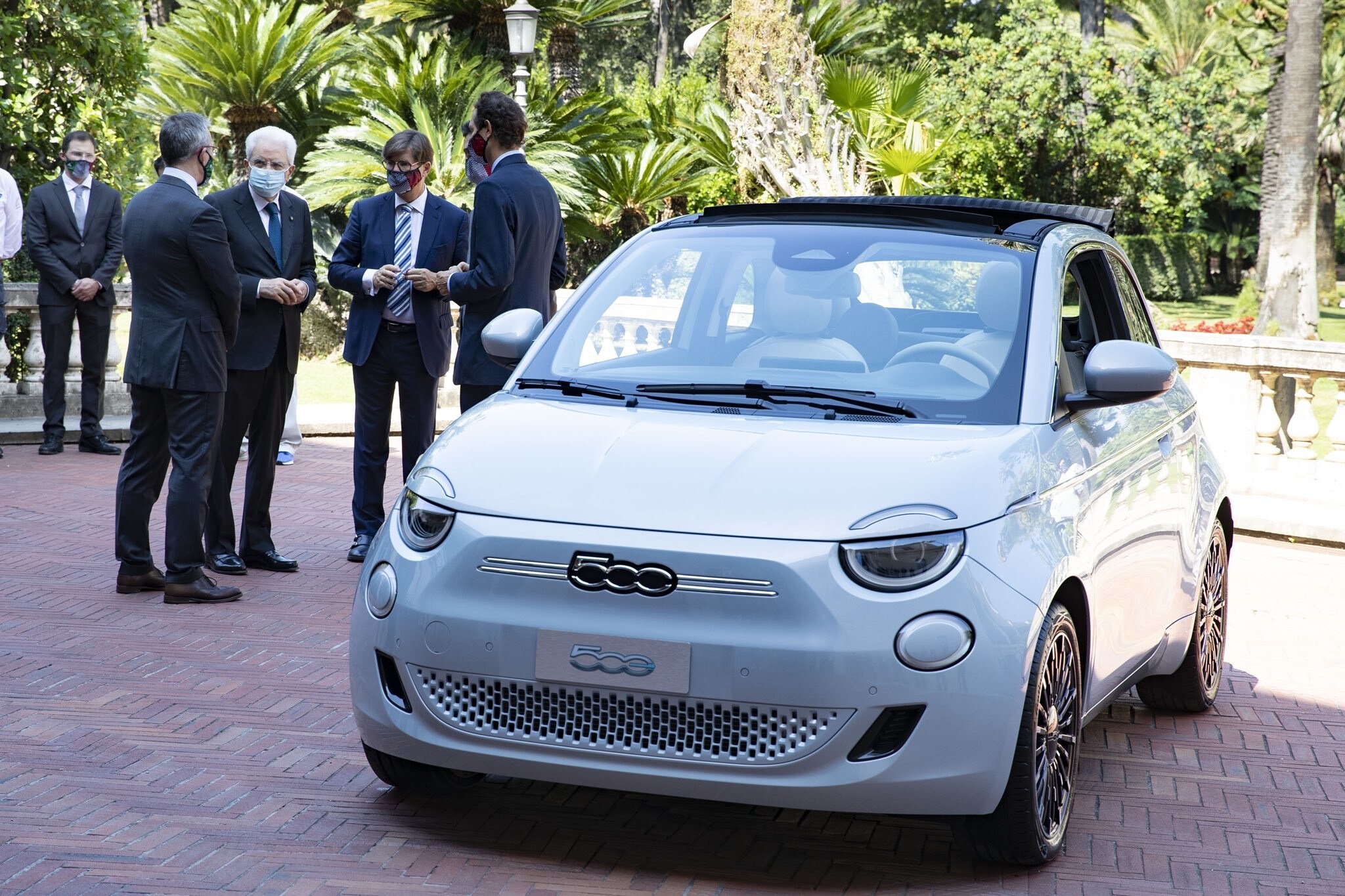 Fiat 500 elettrica: FCA la presenta a Sergio Mattarella  FOTO