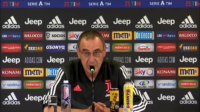 Sarri stupito da Buffon: "In allenamento fa delle cose..."