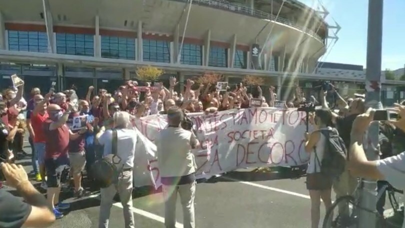 "Cairo vattene!": Toro, la contestazione dei tifosi