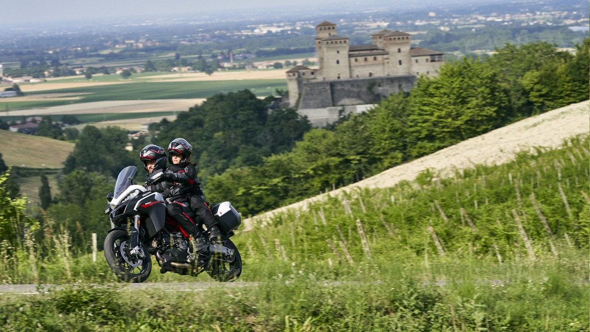 Ducati Multistrada 950 S GP White: gli scatti