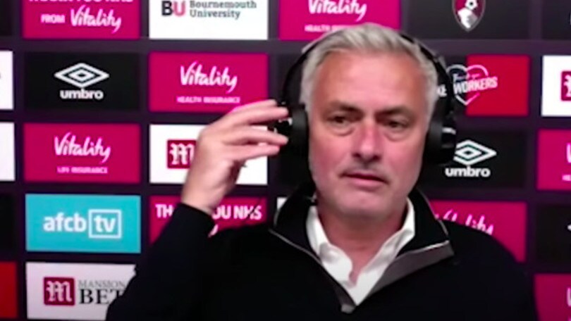 Furia Mourinho: abbandona la sala stampa dopo un problema tecnico