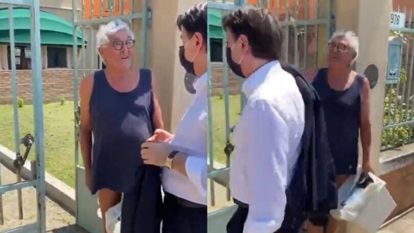 Esce in mutande per strada e si trova davanti Giuseppe Conte