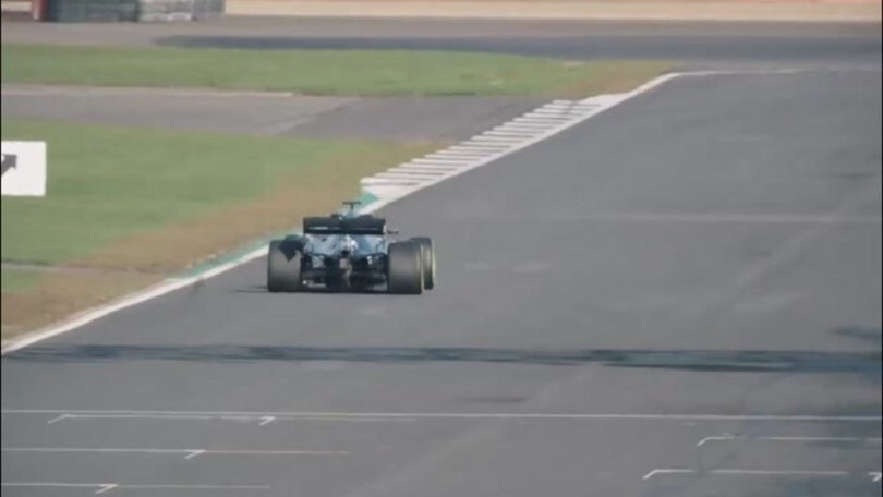 F1 Austria: fulmine Hamilton davanti a Verstappen. Disastro Ferrari