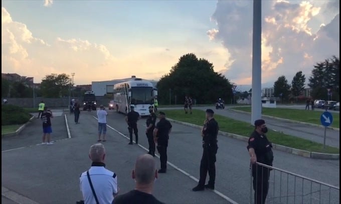 Juve, il pullman bianconero allo "Stadium"