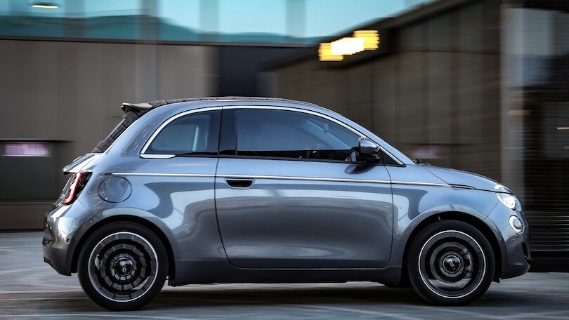 Fiat 500 elettrica si presenta ai clienti a Mirafiori