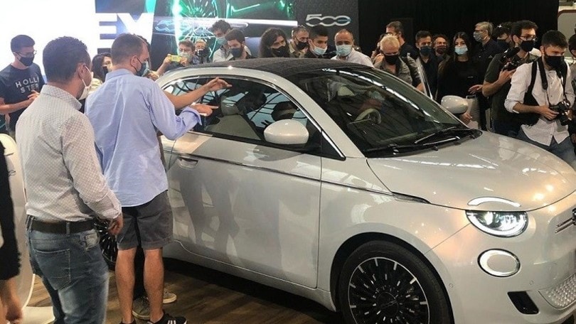 Nuova Fiat 500 La Prima al Mirafiori Motor Village: gli scatti
