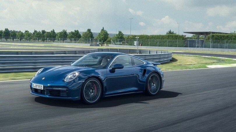 Nuova Porsche 911 Turbo: immagini