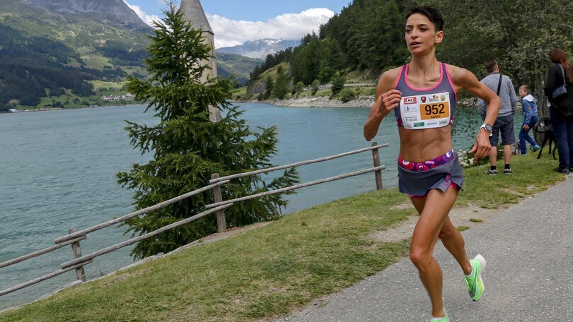 Corsa e stile con la nuova divisa femminile di Iovedodicorsa