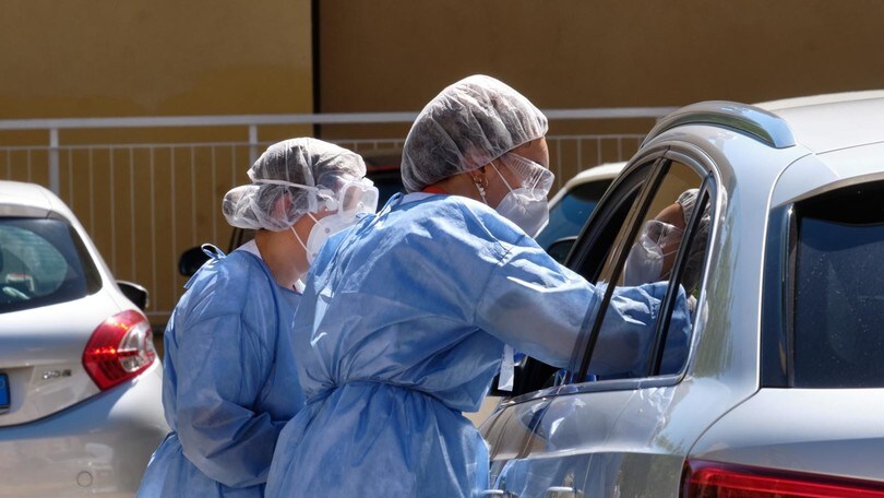 Coronavirus, positivi tre giovani romani in vacanza a Capri
