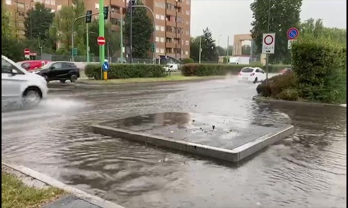 Milano si sveglia nel diluvio