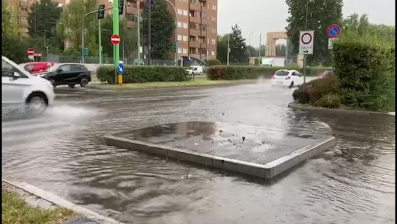 Milano si sveglia nel diluvio