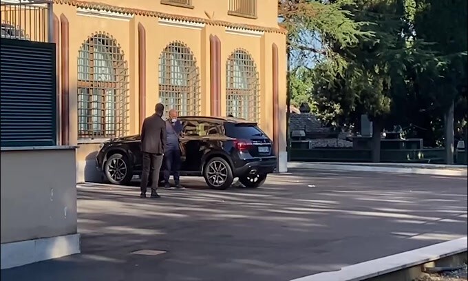 Roma, Pellegrini si opera al naso