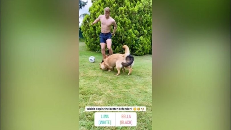De Ligt dribbla i suoi cani