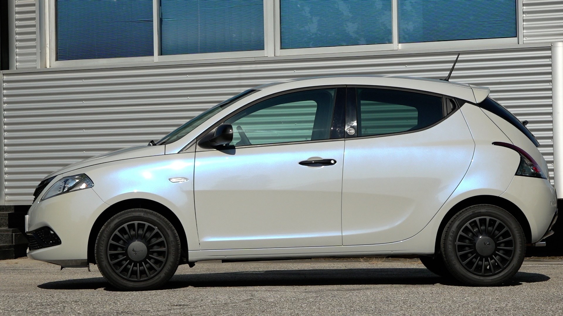 Lancia Ypsilon mild hybrid, la prova VIDEO