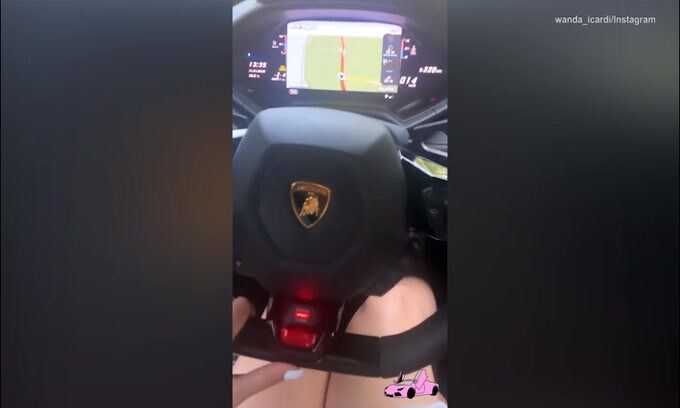 Wanda Nara, super pilota con la Lamborghini!