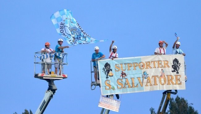 Tifosi dell'Entella affittano gru per seguire sfida col Cittadella