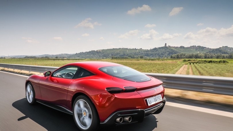 Nuova Ferrari Roma, le immagini del test drive