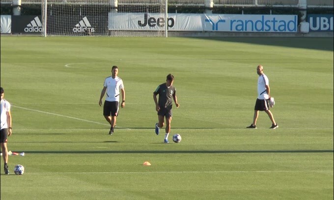 Juve, alla Continassa si allena Dybala!