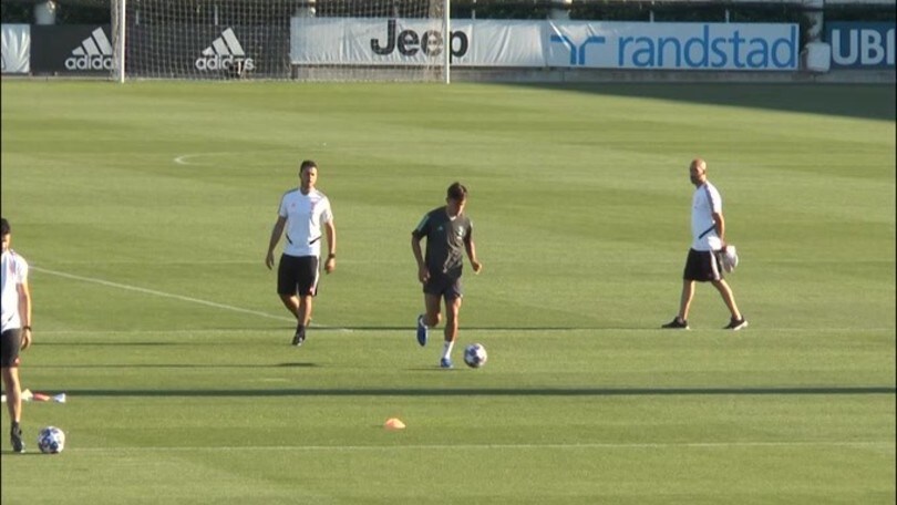 Juve, alla Continassa si allena Dybala!