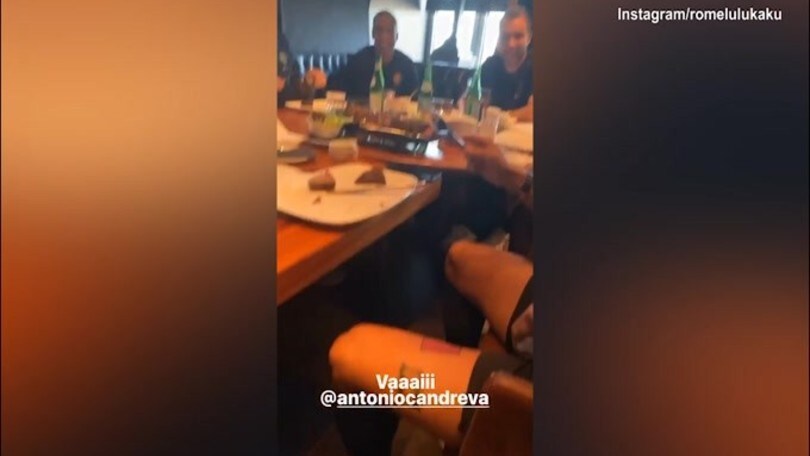 Inter, Lukaku si diverte a tavola e alla play