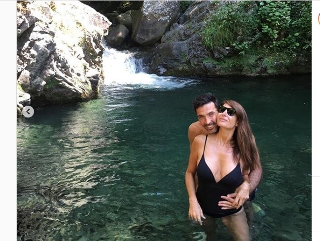 Buffon, relax con i figli e la D'Amico: "Mauritius? No, Lunigiana"