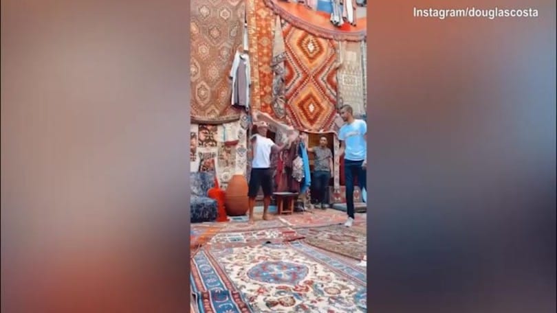 Douglas Costa, colpi da fenomeno anche con il tappeto?