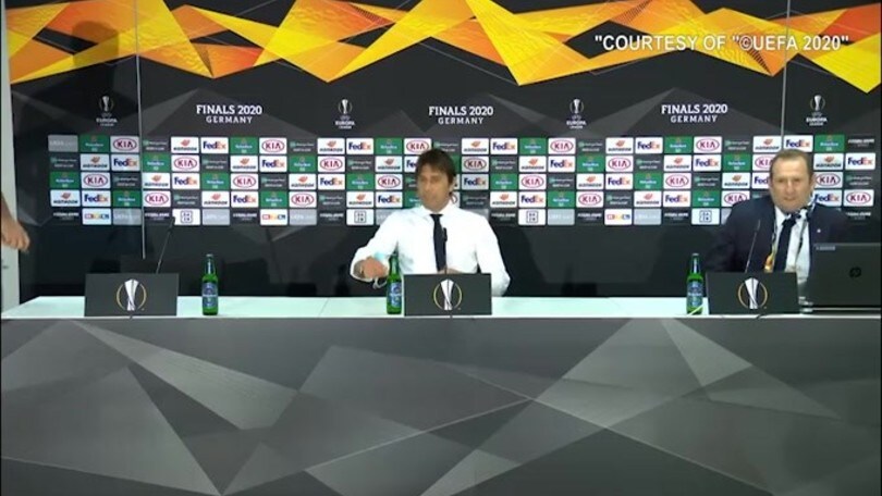 Conte e la scaramanzia: "Gaglia, beviti la birretta"