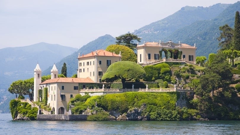 Lago di Como, tra il verde dei monti e il blu dell'acqua