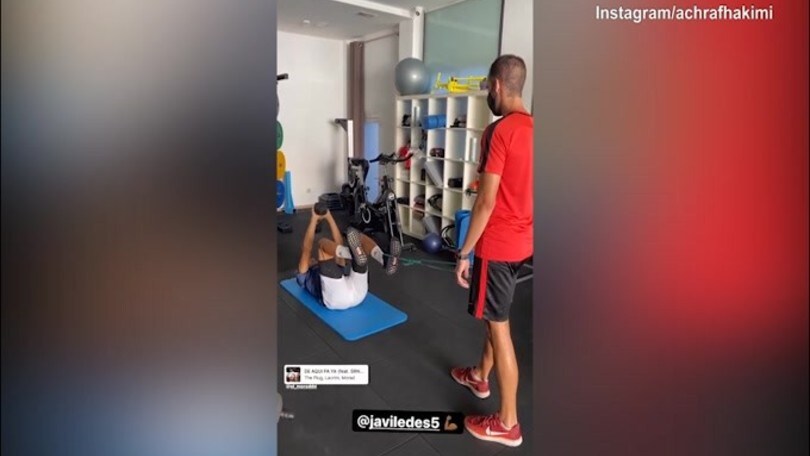 Inter, Hakimi lavora e suda in attesa di cominciare