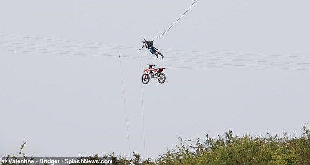 Mission: Impossible 7, set in fiamme dopo un salto con la moto