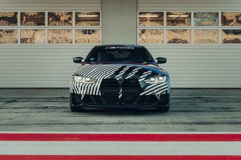 Nuova BMW M4 Coupé: gli scatti