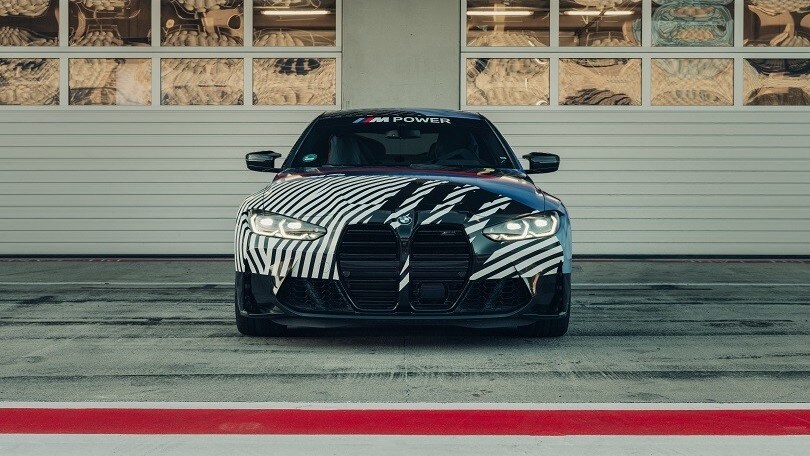 Nuova BMW M4 Coupé: gli scatti