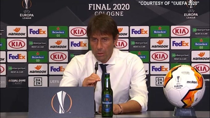 Conte sulla lite con Banega: "Cose che rimangono in campo"