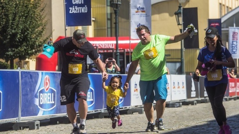 Le regole base per correre o camminare con i bambini